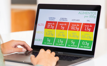 ecrã computador a mostrar tabelas de teores de almentação