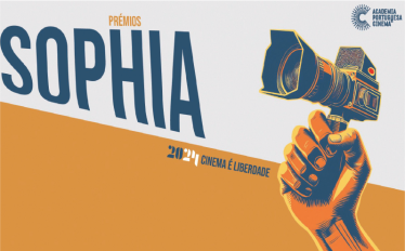 mão a segurar câmara de cinema